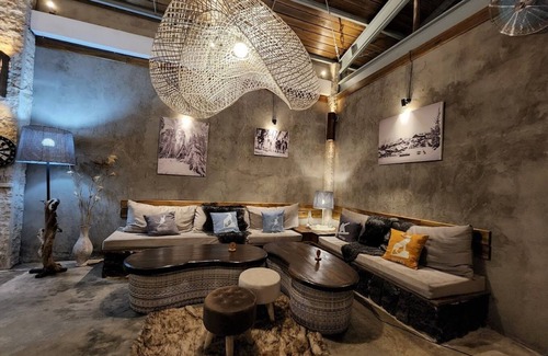 Tosari Hotel | Chalet Bromo lounge & lodge