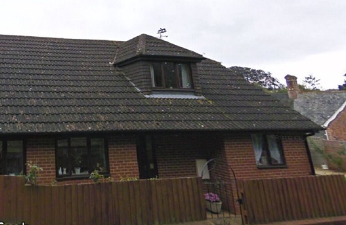 Poltimore House | Chalet Bungalow in Poltimore village - near Exeter