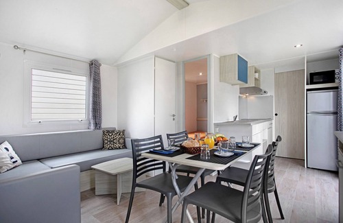 Burinhosa Ski Chalet | Chalet 'Bungalow T2 I I- 15 Min From Nazaré' with Shared Pool, Private Terrace and Air Conditioning