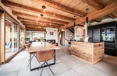 Thyez Ski Chalet | Chalet 'Cœur De Mélèze' with Mountain View, Private Terrace and Wi-Fi