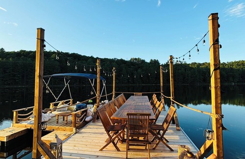 Pointe-au-Chene Ski Chalet | Chalet Lakehouse dreamy and private by the beautiful lake. Close to Montreal