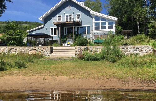 Saint Donat House | Chalet au bord de l'eau avec plage