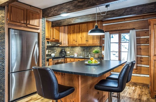 Saint-Faustin-Lac-Carre Ski Chalet | Chalet du Sous-Bois By My Tremblant Location