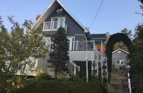Saint-Mathieu-de-Rioux Cottage | Chalet intime pour villégiature avec accès au Lac et à 2 minutes du Mont de ski!