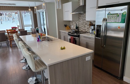 St-Adolphe-d'Howard Ski Chalet | Chalet Moderne et Lumineux sur une rue Tranquille Avec 4 Chambres, Foyer, spa