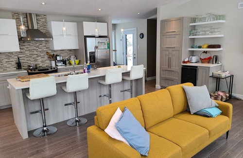 St-Adolphe-d'Howard Ski Chalet | Chalet Moderne et Lumineux sur une rue Tranquille Avec 4 Chambres, Foyer, spa