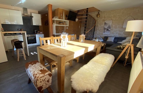 Mont-Dore Ski Chalet | Chalet CAPLUC sleeps 10