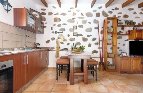 Las Lagunetas Ski Chalet | Chalet 'Casa Abuela Fela' with Mountain View, Private Pool & Wi-Fi