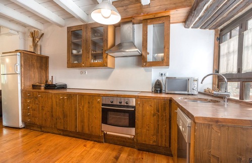 Arties Ski Chalet | Chalet 'Casa Aranesa En Centro De Arties' with Mountain View, Private Garden and Wi-Fi