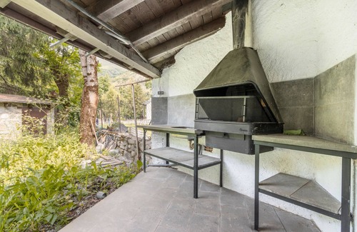 Arties Ski Chalet | Chalet 'Casa Aranesa En Centro De Arties' with Mountain View, Private Garden and Wi-Fi