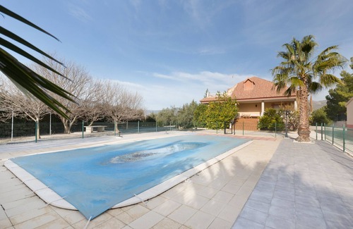 Moratalla House | Chalet Casa de Lozano y Rueda with Mountain View, Pool, Garden & Wi-Fi