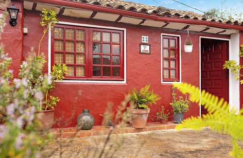 Vega de San Mateo Ski Chalet | Chalet 'Casa Rural La Asomada' with Mini Pool, Terrace & Wi-Fi