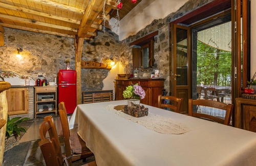 Linguaglossa Ski Chalet | Chalet "Casa U Parmento" on the Etna Natural Park with Garden & Terrace