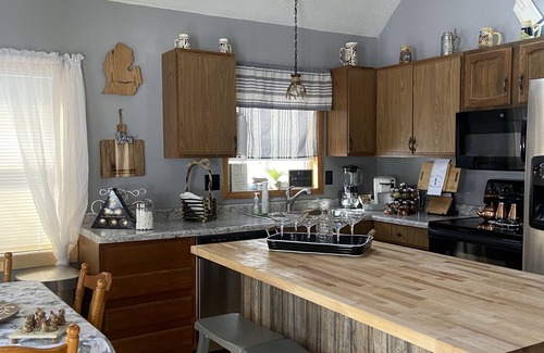 Markey Township Ski Chalet | Chalet, centrally located near Higgins and Houghton Lake