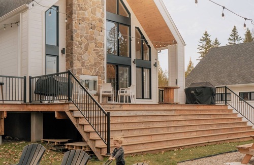 Chertsey Ski Chalet | Chalet Chardonnay - Spa | Wood fire places | Yellow Lake