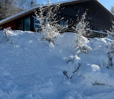 Montperreux Ski Chalet | Chalet Charmant rénové au bord du Lac St Point