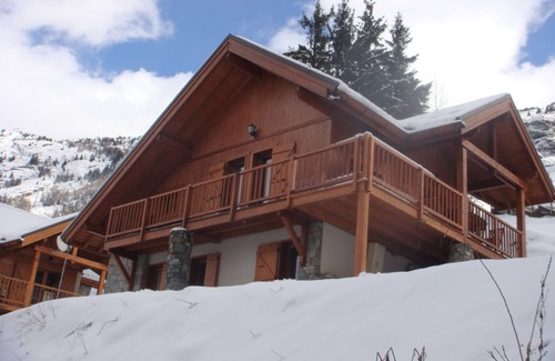 Oz Ski Chalet | Chalet Clementine offers skiing luxury in Oz en Oisans part of Alpe d'Huez area.