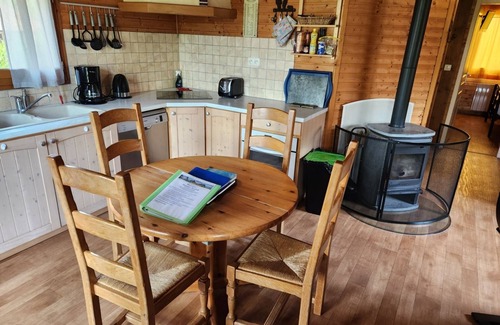 Doucier Ski Chalet | Chalet-Comfort-Wet room-Garden view-clévacances 3 clés
