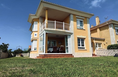 Cabo de Ajo Ski Chalet | Chalet con jardin independiente y vistas al mar -