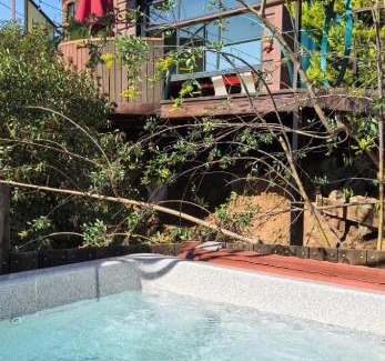 San Antonio de las Minas House | Chalet Contenedor by Las Minas Doors & Bed