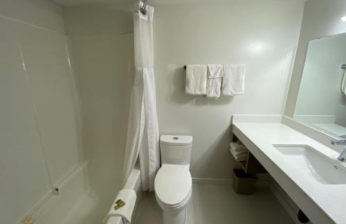 Valemount Hotel | Chalet Continental Motel