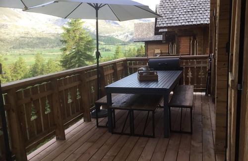 La Joue du Loup Ski Chalet | Chalet Cosy 105m2, VUE Imprenable ET Acces Piscine Collective EN Cadeau