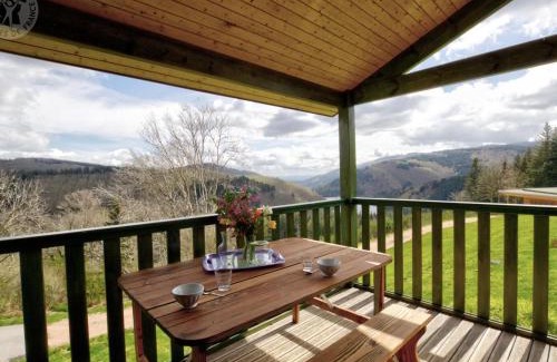 Les Noes House | Chalet cosy avec terrasse privative, idéal pour randonnées et activités en pleine nature - FR-1-496-239