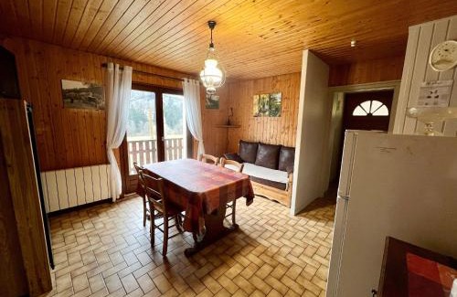 Rochesson House | Chalet cosy en bordure de forêt avec wifi, terrasse et équipements complets à Rochesson - FR-1-589-235