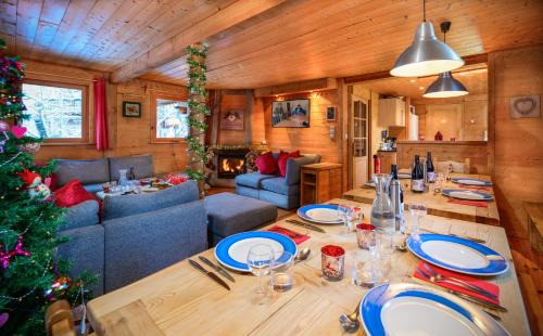 La Perriere Ski Chalet | Chalet Côté Cœur, La Tania, with Outdoor Hot Tub and 7 Ensuite Rooms