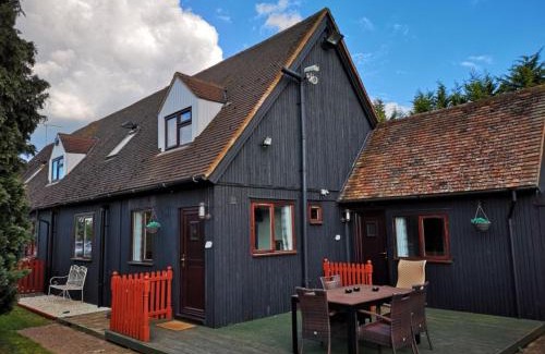 Streatley House | Chalet Cottages