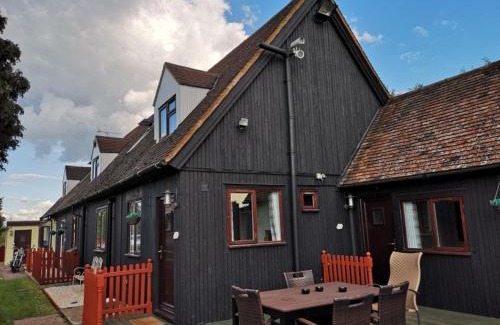 Streatley House | Chalet Cottages