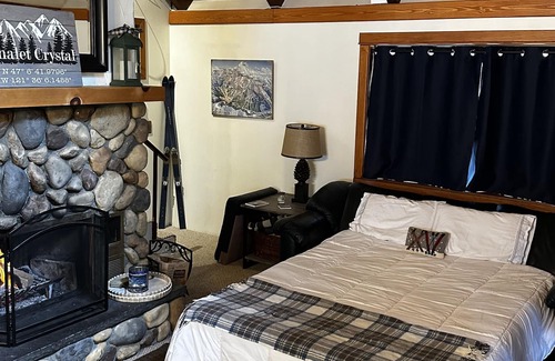 Enumclaw Ski Chalet | Chalet Crystal: Greenwater, WA 15-20 min to Crystal Mountain Ski area.