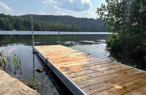 Entrelacs Ski Chalet | Chalet De l'Escapade hot tub Lakeview kayaks