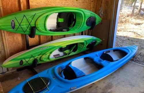 Entrelacs Ski Chalet | Chalet De l'Escapade hot tub Lakeview kayaks