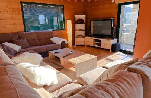 Eyne 2600 Ski Chalet | CHALET DE LA COULEE - Chalet de grand standing avec spa offrant une vue sur la vallée