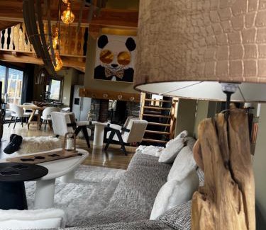 Guchan Ski Chalet | Chalet de luxe contemporain vue 360 degrés sur les montagnes