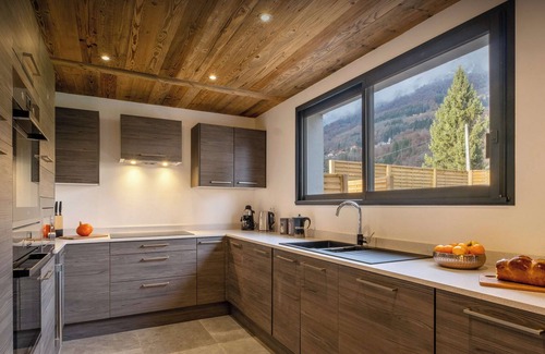 Verchaix Ski Chalet | Chalet des Hottes - mountain break for 14 with spa - OVO Network