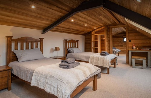 Verchaix Ski Chalet | Chalet des Hottes - mountain break for 14 with spa - OVO Network