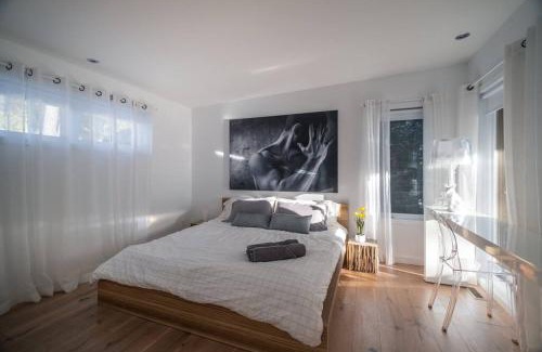 Chertsey Ski Chalet | Chalet DesignPur on the lake
