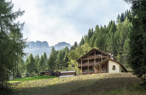 Livinallongo del Col di Lana Ski Chalet | Chalet 'Dolomites Cesa Del Louf' with Mountain View and Terrace