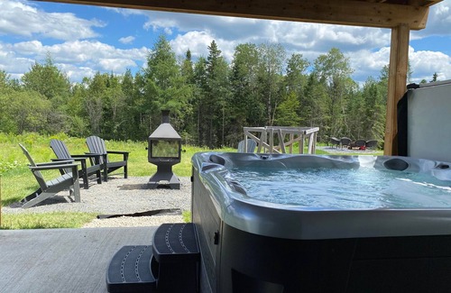 Lac-Etchemin Ski Chalet | Chalet du Bonheur - Double Bed Room