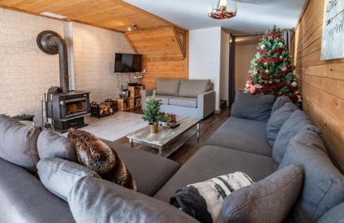 Mauricie Ski Chalet | Chalet du Loup - Spa & Game room