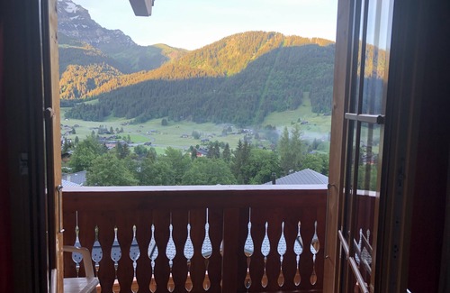Ormont-Dessus Ski Chalet | Chalet Edelweiss Stunning Glacier View
