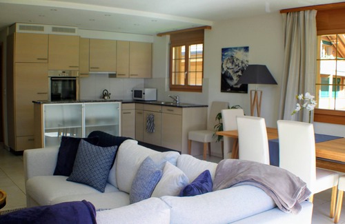 Lauterbrunnen Apartment | Chalet Edelweiss: Spacious Luxury, Stunning View