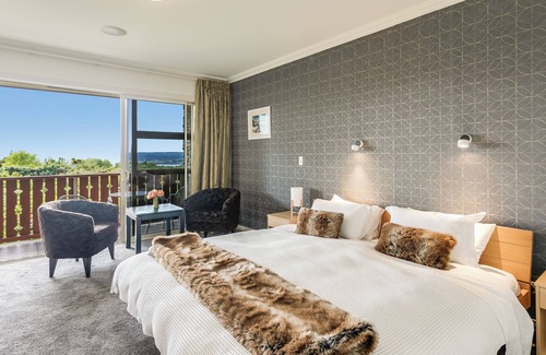 Acacia Bay Cabin | Chalet Eiger Lodge