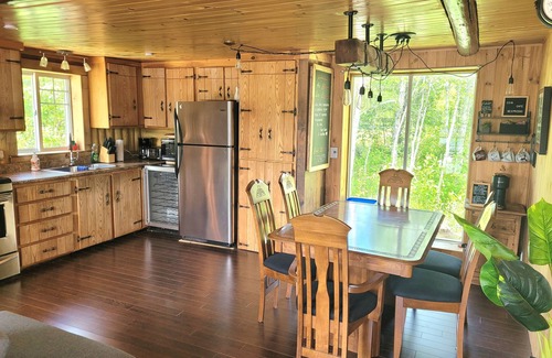 La Malbaie Ski Chalet | Chalet en Rondins de Bois Avec lac Privé