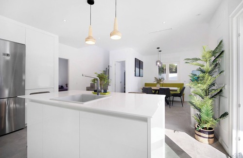 Los Gallos-Cerromolino Villa | Chalet 'Villa Moderna En Chiclana' with Private Pool, Wi-Fi and Air Conditioning
