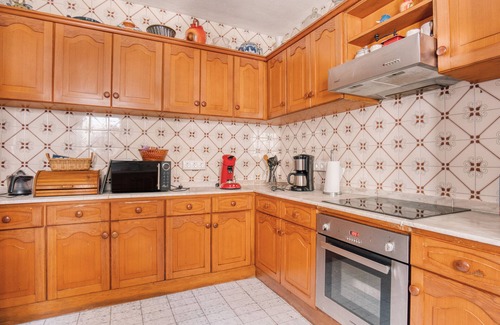 San Vicente del Raspeig Ski Chalet | Chalet 'Casa Dakota' with private pool, private terrace and Wi-Fi