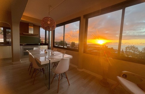 Las Cuevas Ski Chalet | Chalet Exclusivo con Espectaculares Vistas al Teide y al Mar