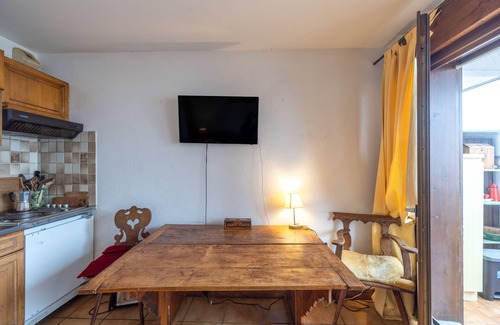 Cordon Ski Chalet | Chalet 'Face Au Mont Blanc, South Facing' with Mountain View, Private Terrace and Wi-Fi